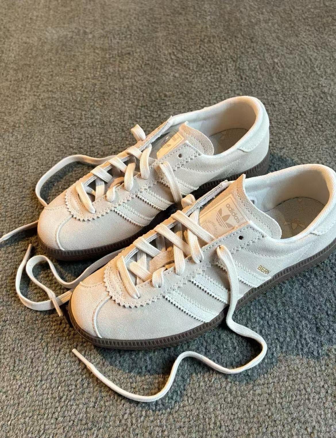 韓國 Adidas Originals Bern 復古 麂皮 海軍藍 / 米白色