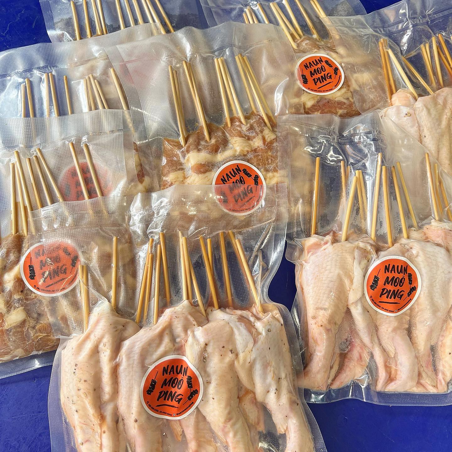 冷凍 ❄ 急凍食品|  泰國 曼谷佩雲寺 Nuan Mooping 老字號 ⭒ 傳統泰式串燒店|BBQ 燒烤食物食品|新鮮椰奶豬肉串 ★ 椰奶雞翼 ★ 香茅烤豬肉棒