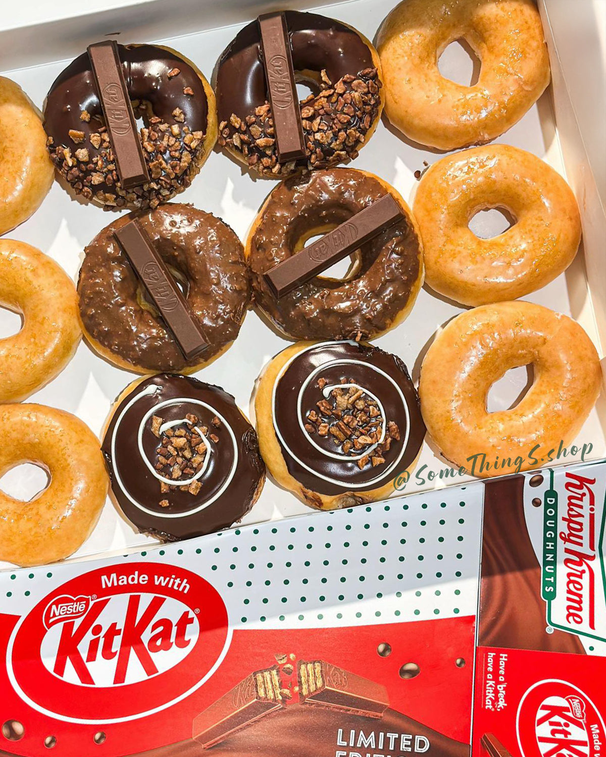 【🎅Christmas Limited】Thailand🇹🇭 𝙆𝙧𝙞𝙨𝙥𝙮 𝙆𝙧𝙚𝙢𝙚 🍩 x 𝗕𝘂𝗱𝗱𝘆-𝘁𝗵𝗲-𝗘𝗹𝗳 Donuts |Classic Original Flavor|Liquid Salted Egg Yolk