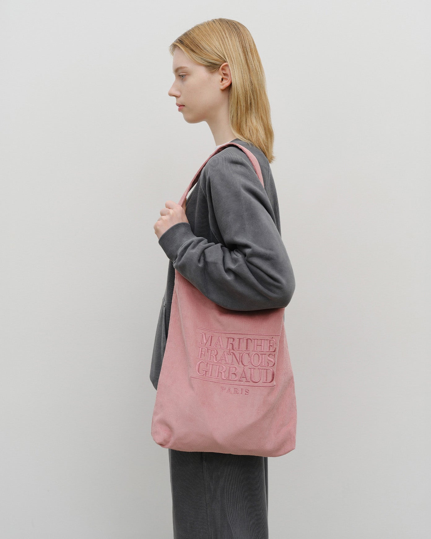 韓國🇰🇷 Marithe Francois Girbaud classic LOGO Corduroy shoulder