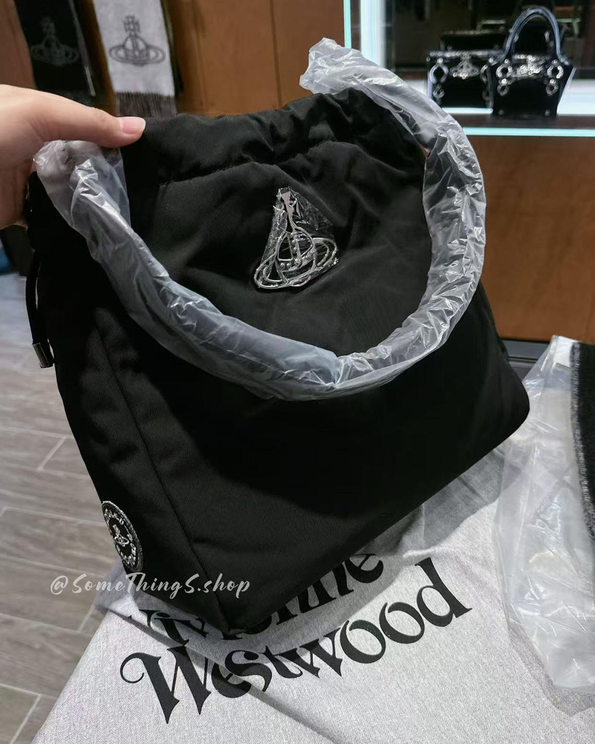 韓國代購 🇰🇷 Vivienne Westwood Hilary Bucket Bag 水桶包【 韓國免稅店 】