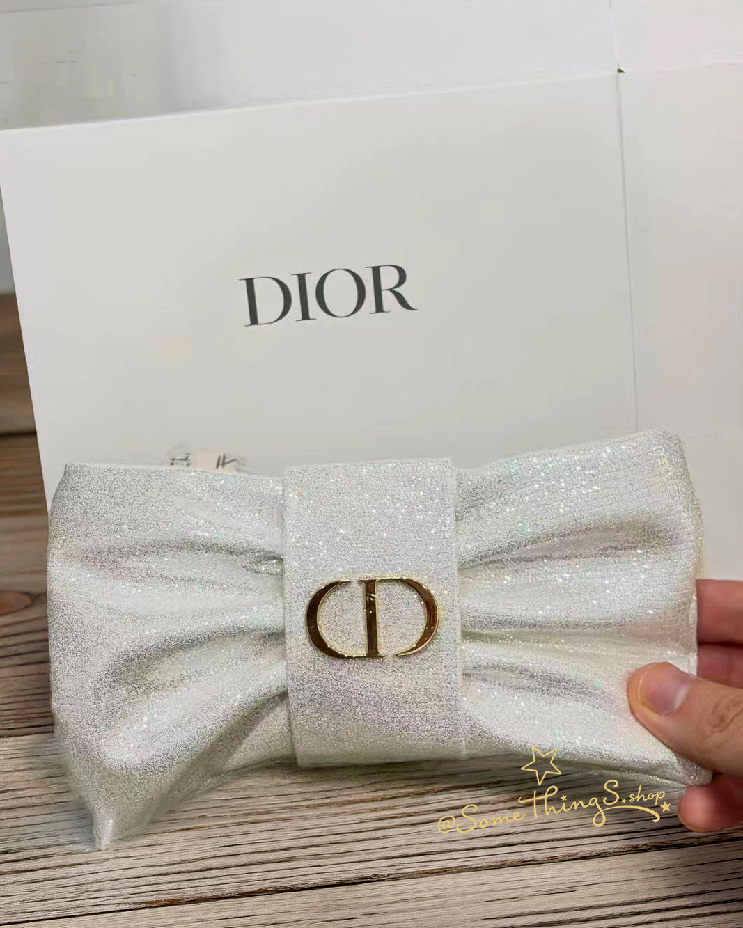 Christian Dior 閃亮蝴蝶結 clutch 手拿包 化妝包 |2026 聖誕限定【 品牌活動滿額贈品 】