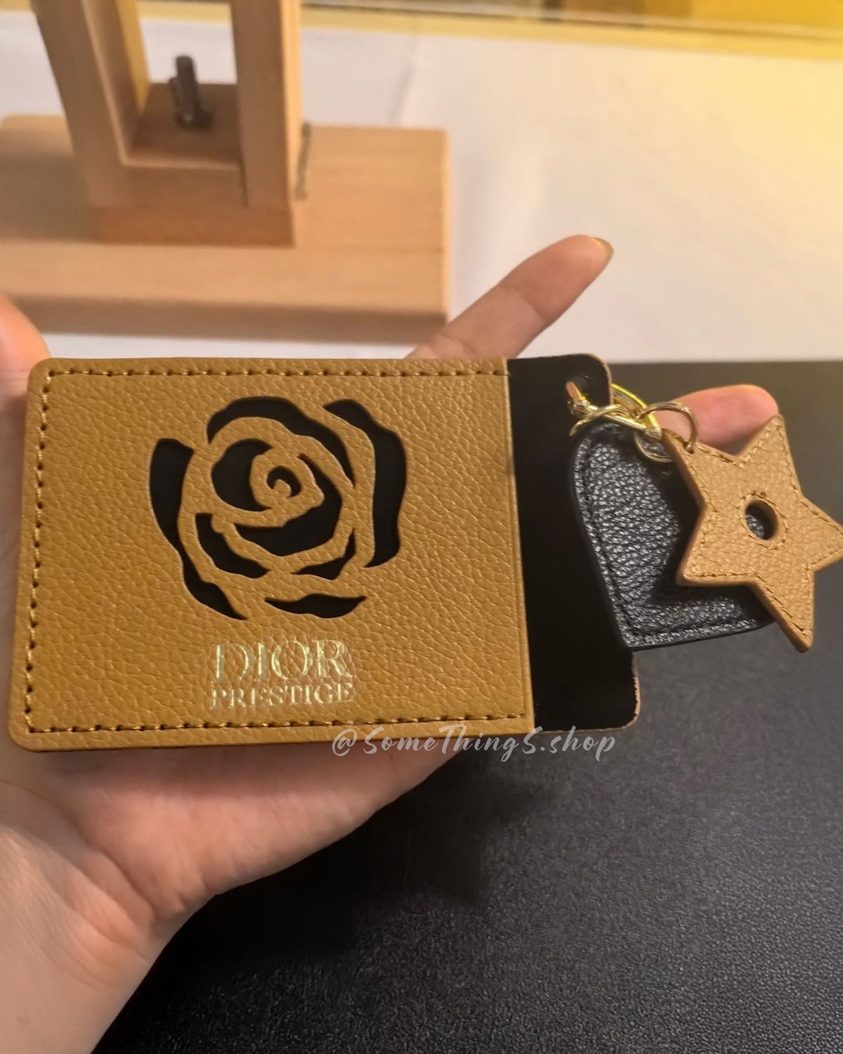 Dior PRESTIGE Rose Bloom 真皮卡片/鏡套|Membership Event 2025 限定贈品