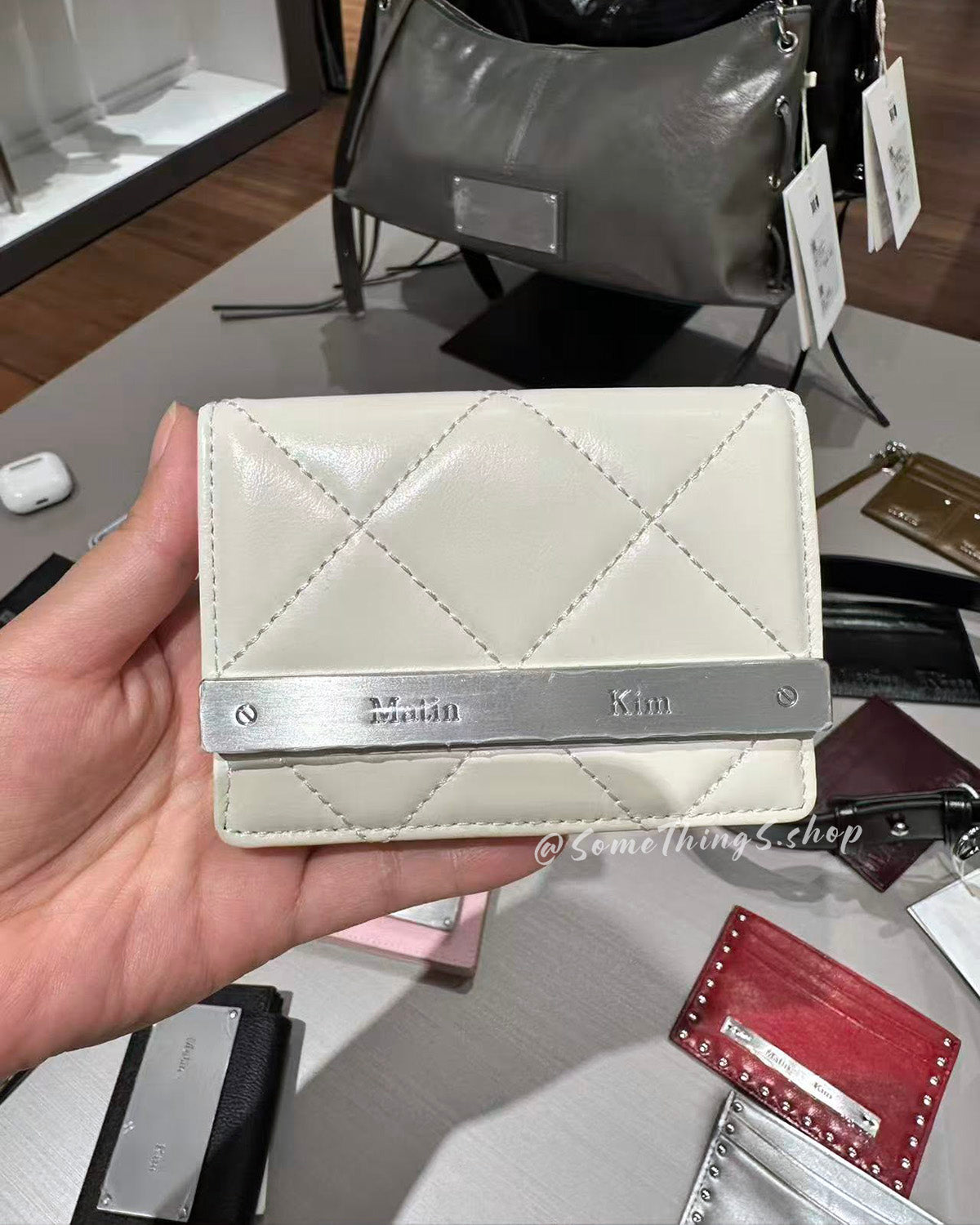 韓國 🇰🇷 Matin Kim Puff Quilt Wallet 100% 牛皮 皮革 菱格紋絎縫 寬版金屬 Logo 卡片包