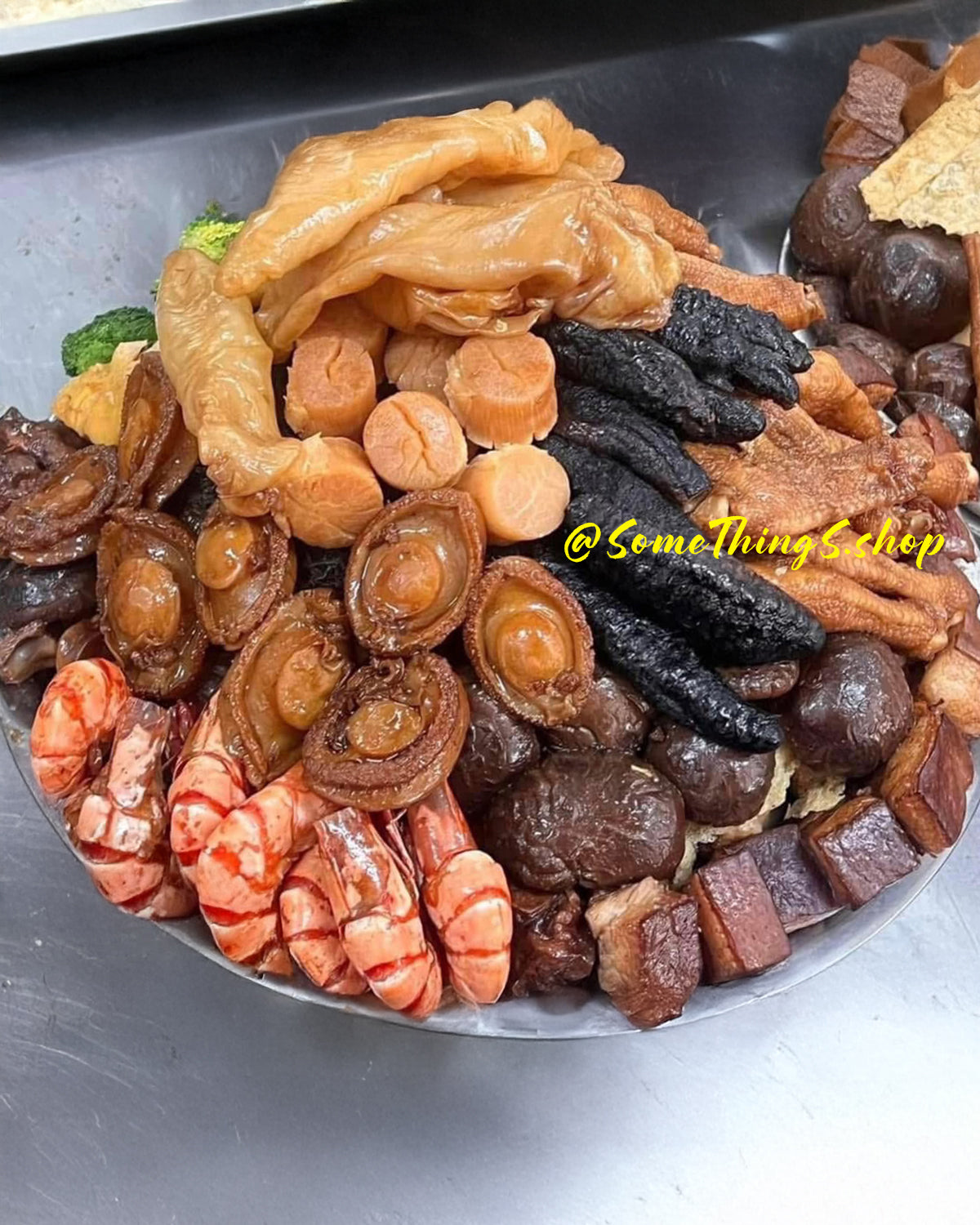 《 🚛 包送貨 》2026 農曆新年 🦞 盤滿缽滿 豪華吉品鮑魚盆菜｜澳洲龍蝦 ☆ 吉品鮑魚 ☆ 花膠 ☆ 海參 ☆ 金蠔