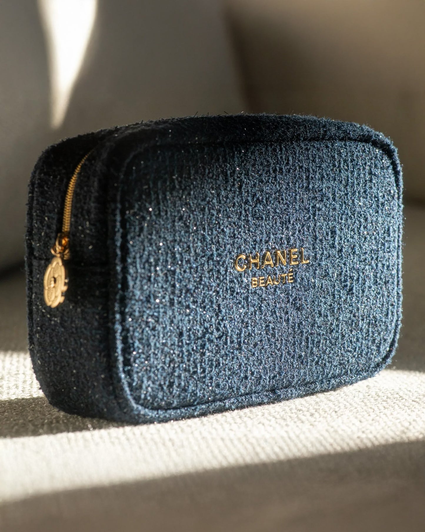Chanel Beauty Coveted essentials Holiday 2025 Navy blue Makeup Tweed pouch（附藍色原裝盒）｜聖誕限量版