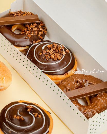 【🎅Christmas Limited】Thailand🇹🇭 𝙆𝙧𝙞𝙨𝙥𝙮 𝙆𝙧𝙚𝙢𝙚 🍩 x 𝗕𝘂𝗱𝗱𝘆-𝘁𝗵𝗲-𝗘𝗹𝗳 Donuts ｜Classic Original Flavor｜Liquid Salted Egg Yolk