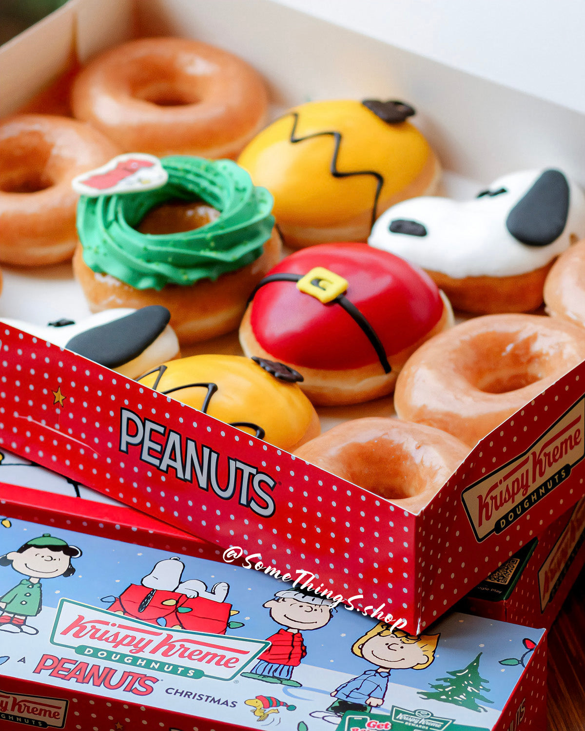 【🎅Christmas Limited】Thailand🇹🇭 𝙆𝙧𝙞𝙨𝙥𝙮 𝙆𝙧𝙚𝙢𝙚 🍩 x 𝗕𝘂𝗱𝗱𝘆-𝘁𝗵𝗲-𝗘𝗹𝗳 Donuts ｜Classic Original Flavor｜Liquid Salted Egg Yolk