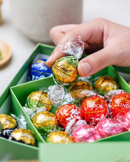 冷凍 ❄ 急凍食品|  日本 🇯🇵 Lindt LINDOR 軟心朱古力 綜合包 ☆ 禮盒｜期間限定 ❤️ 特價【 開團 】