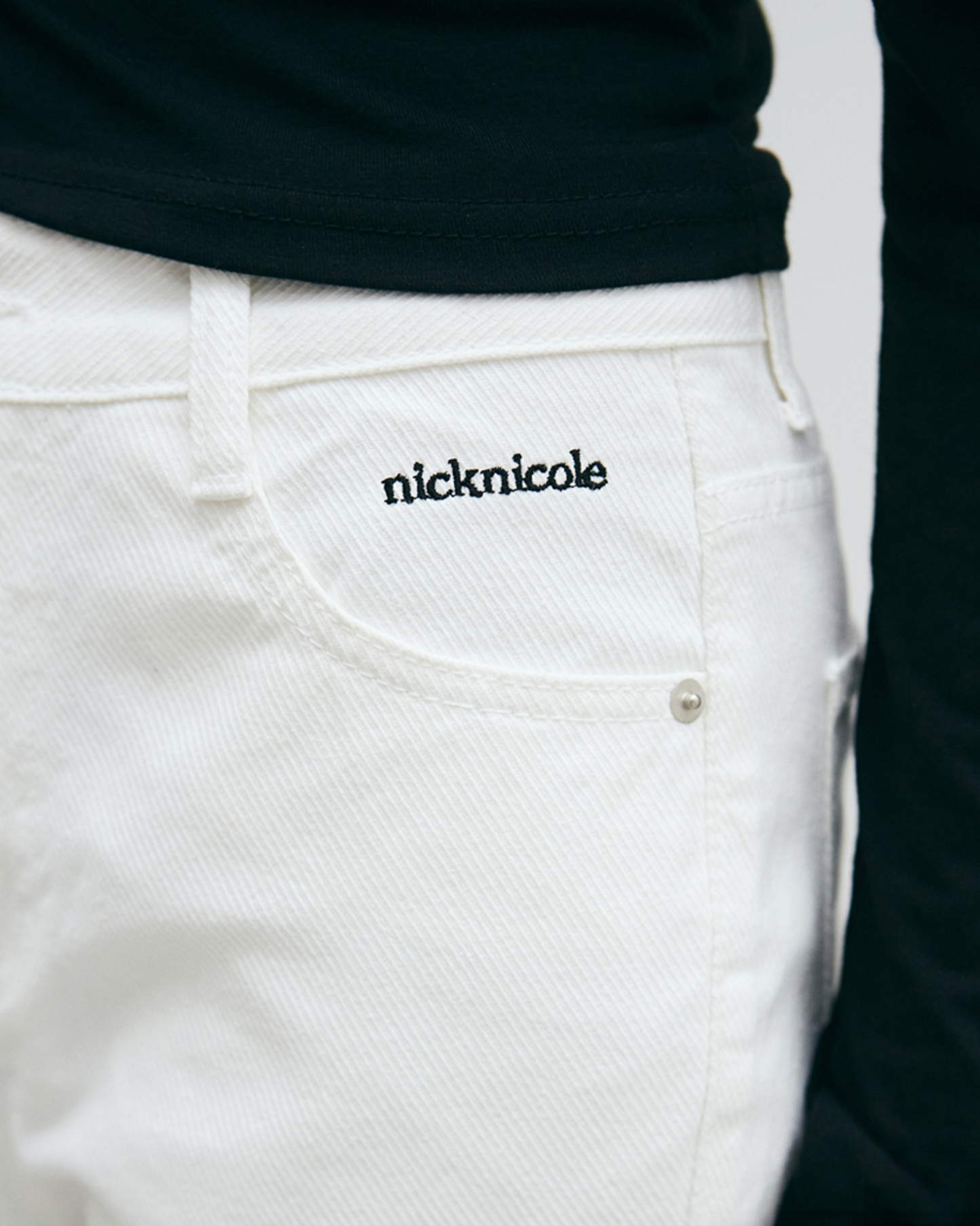 韓國 Nick & Nicole Relaxed Boots cut Denim 100% cotton 白色休閒牛仔褲 高腰喇叭褲