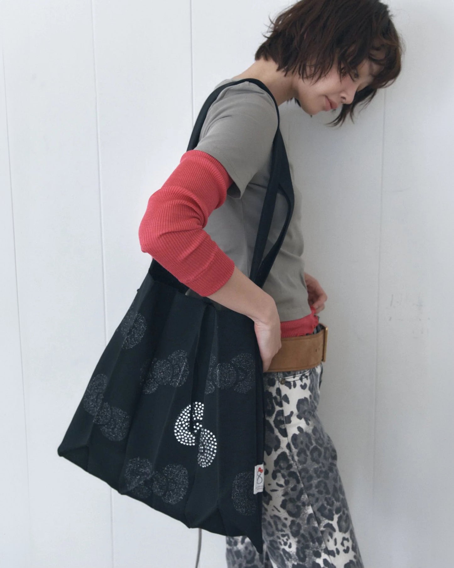 韓國 Joseph & Stacey X HELLO KITTY｜Lucky Pleats Knit Cross big Hello Kitty Ribbon tote bag｜Rich Black ♥ Platinum ♥ Gold