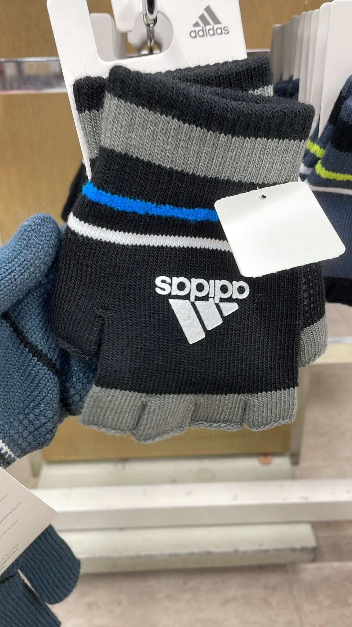 Made in Japan adidas winter non-slip warm cold hand socks 🧤｜Fingerless gloves｜Middle children. For ladies