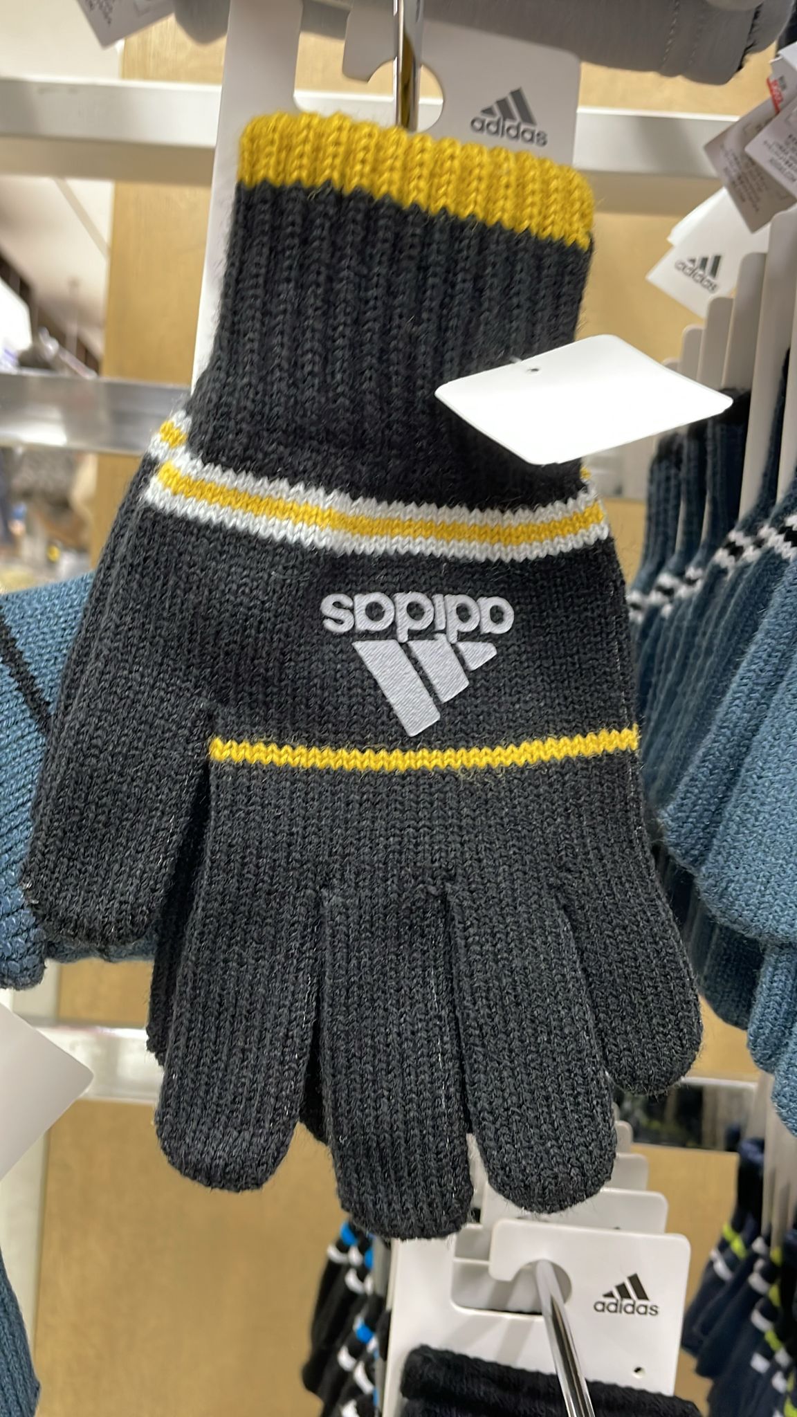 Made in Japan adidas winter non-slip warm cold hand socks 🧤｜Middle children. For ladies