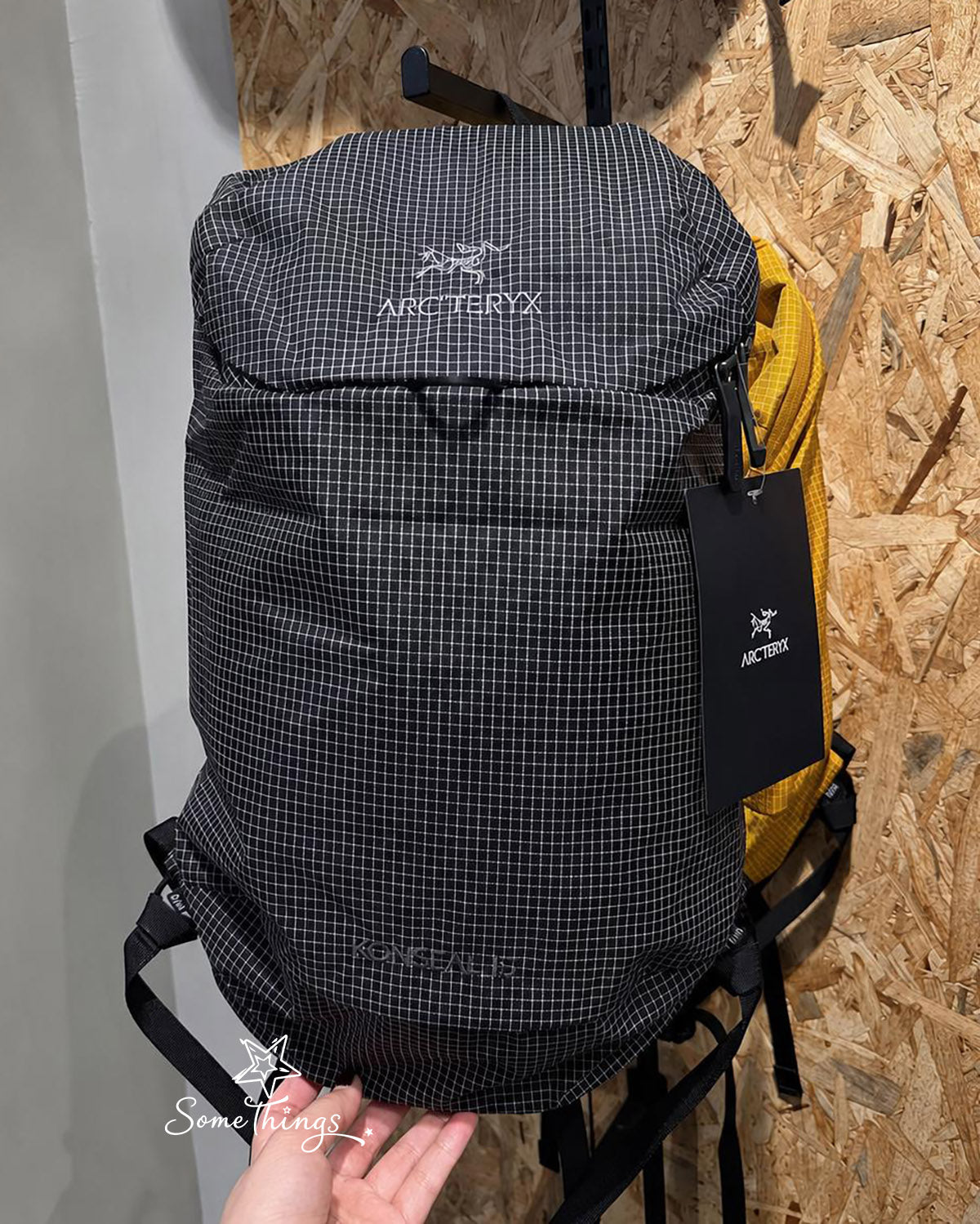 韓國代購 🇰🇷 始祖鳥 Arc'teryx Konseal 15 Backpack｜Hadron® 輕量超耐磨 格仔紋背囊