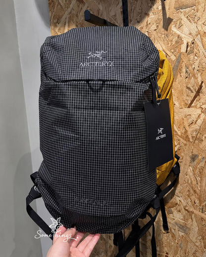 韓國代購 🇰🇷 始祖鳥 Arc'teryx Konseal 15 Backpack｜Hadron® 輕量超耐磨 格仔紋背囊