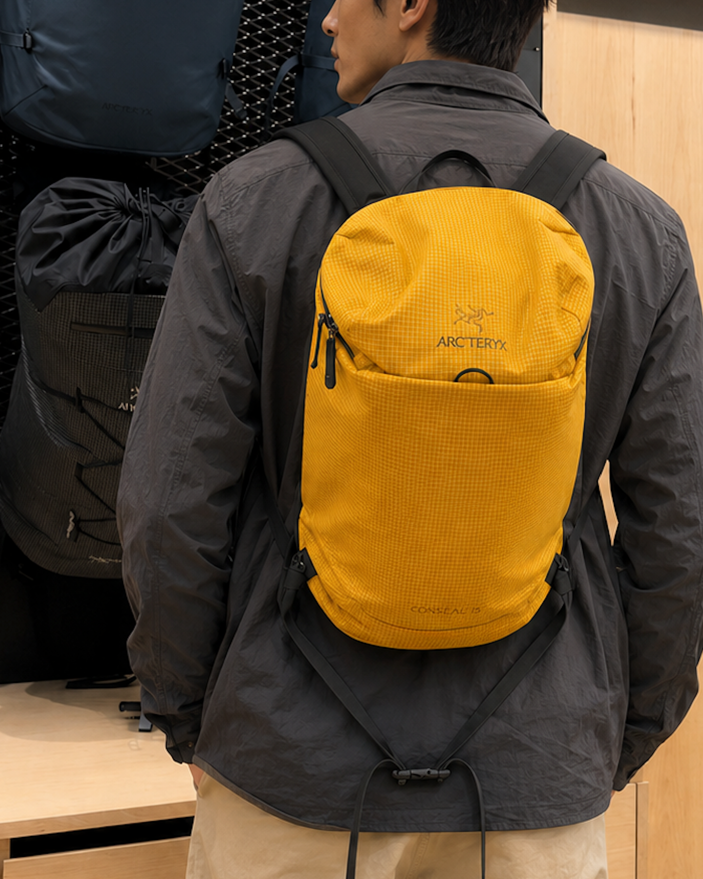 韓國代購 🇰🇷 始祖鳥 Arc'teryx Konseal 15 Backpack｜Hadron® 輕量超耐磨 格仔紋背囊