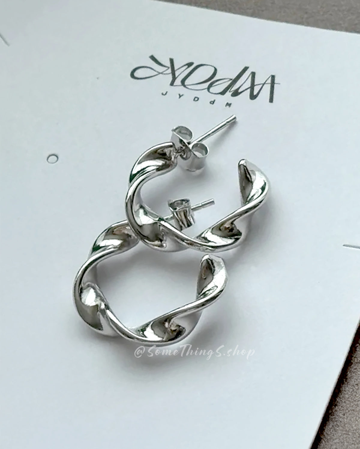 韓國 🇰🇷 JYDdM Twist Round Ring Earring 扭轉圓圈 [ 秀智 ☆ 同款耳環 ]
