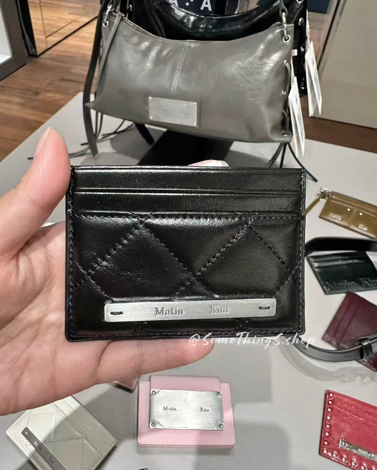 韓國 🇰🇷 Matin Kim Puff Quilt Short metal Logo Wallet  100% 牛皮 皮革 菱格紋絎縫 短版金屬 Logo 卡片包