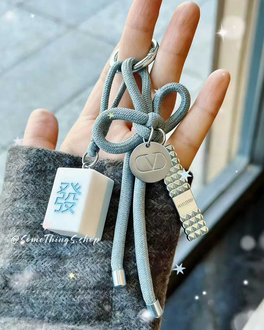 Valentino Beauty Blue Spike Collection ★ 新作 ★ 淺藍色 發財如意結吊飾 鎖匙扣 《2026 限量版》